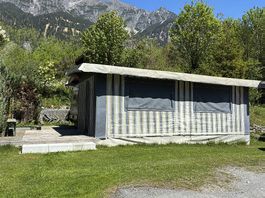     Wohnwagen mit Vorbau & Terrasse in Braz (7 Plätze)