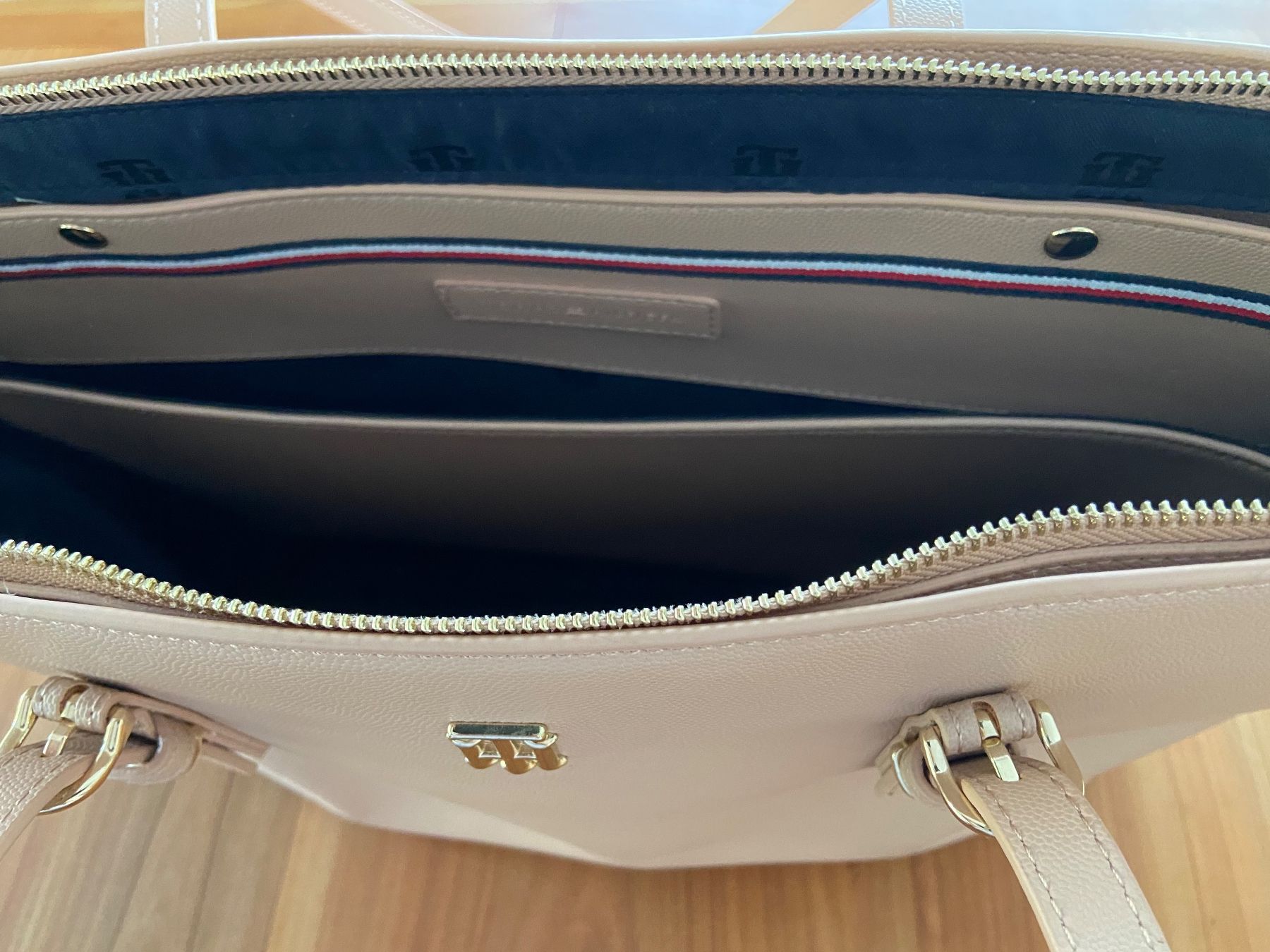 Tommy Hilfiger Borse da donna: Tommy Hilfiger City Tasche – Usato da Wilderswil venduto da leh_9hxp 3