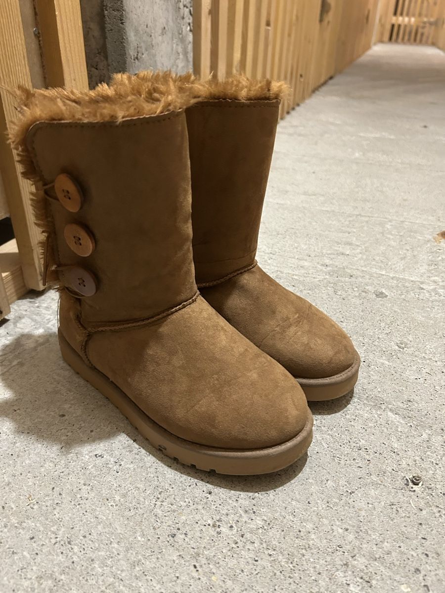 Scarpe da donna: Warme Winterboots mit Fell, Gr. 37 – Nuovo (secondo la descrizione) da Solothurn venduto da alaradyl