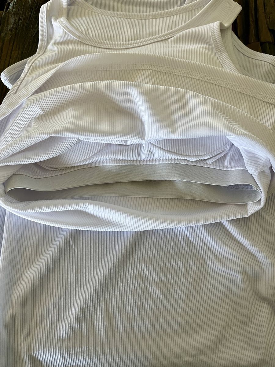 Tops: Ripptops mit integriertem BH – Neu (gemäss Beschreibung) aus Aarburg von Juere8 1