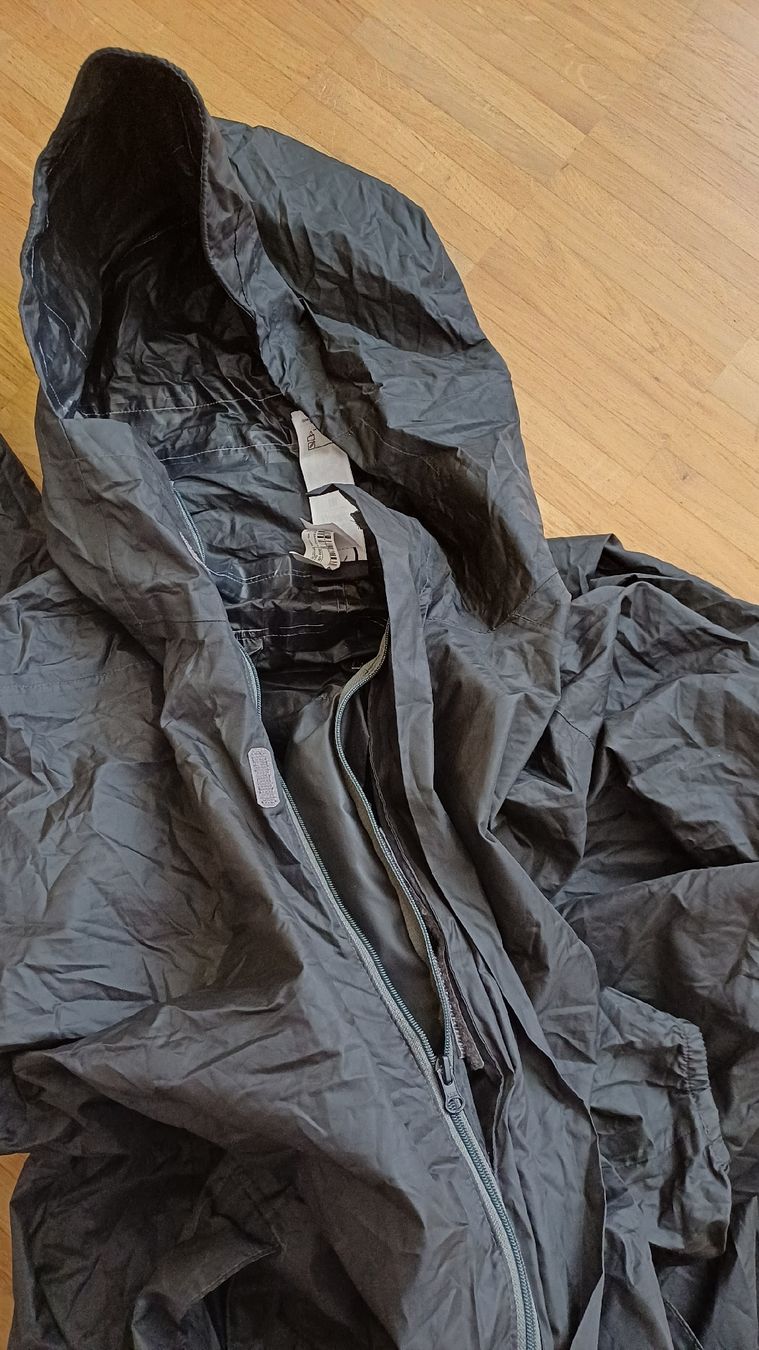 Cappotti: Regenponcho 2000mm | 380g, max 60l – Usato da Sissach venduto da egdluegesdl 1