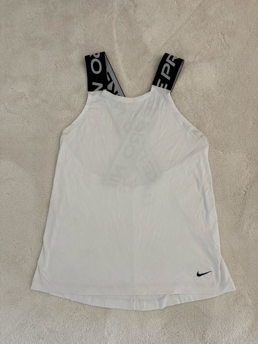 Nike Top: Top de sport – Nuovo (secondo la descrizione) da Sion venduto da sar_8xmg