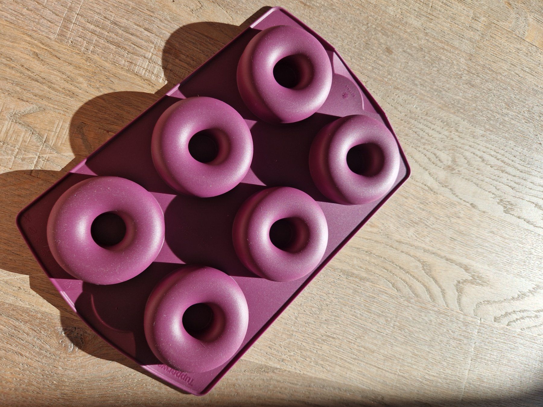 Tupperware Backformen: Tupperware Donut Silikon Backform lila *NEU – Neu und originalverpackt aus Wattwil von mel_x8jj 1