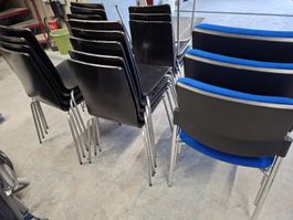 Stapelstühle 20 St. schwarz/blau Metallgestell gebraucht