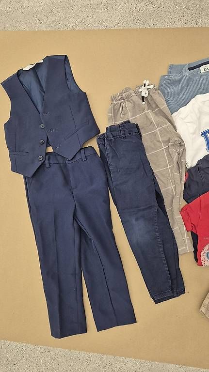Kleiderpakete & -sets: Gr 98 Junge Kleider Paket  – Gebraucht aus Neunkirch von mir_c9zg 3