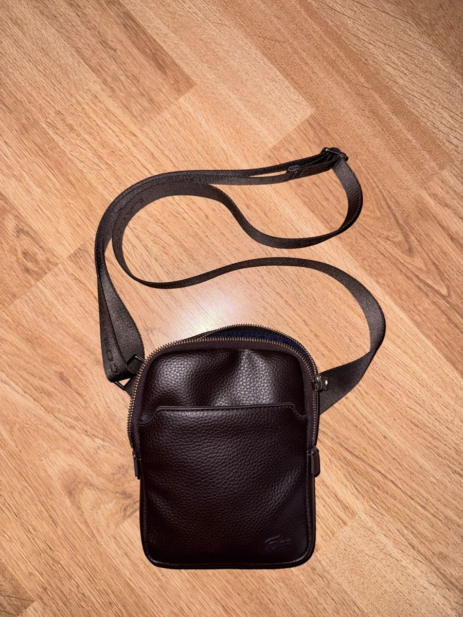 Lacoste Sacs: Sacoche Lacoste Brune  – D'occasion à Vétroz par jer_xgh6 1