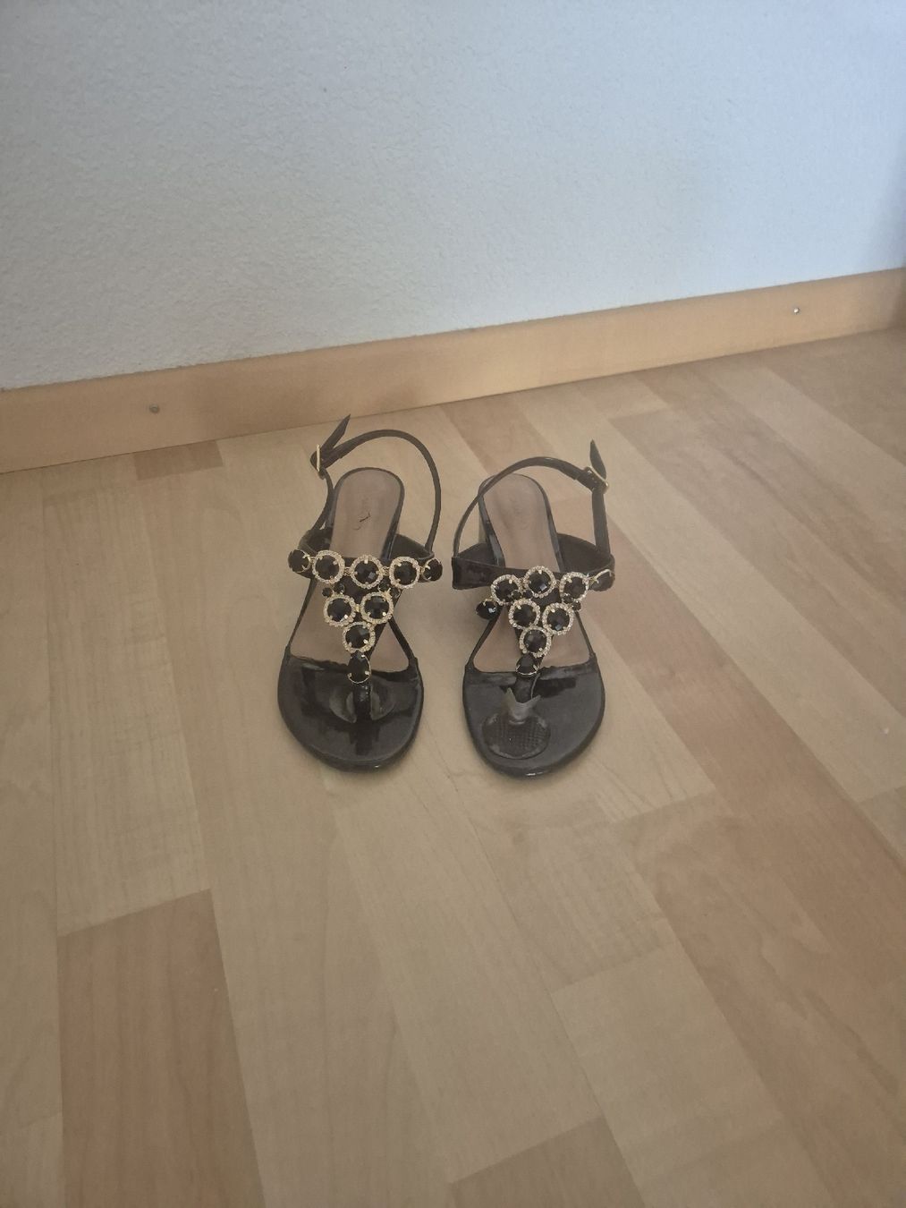 Scarpe da donna: Damensandalen, Schwarz mit Edelsteine, Grösse 35 – Nuovo (secondo la descrizione) da Zürich venduto da Sami78