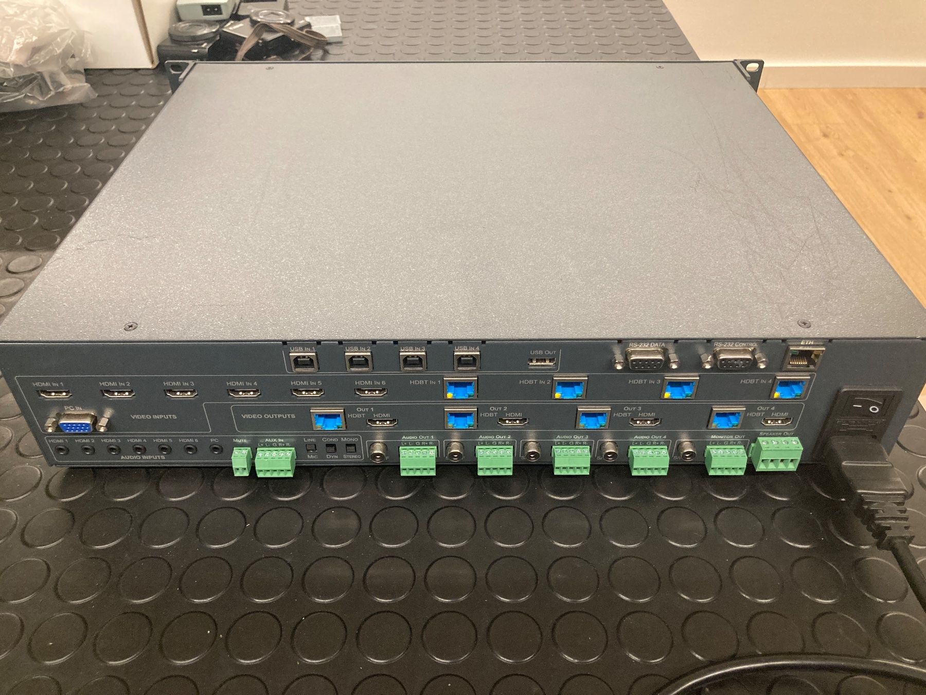 Console di mixaggio: Kramer VP-558 - Presentation Router/Scaler HDBasedT – Usato da Widnau venduto da VinylDeal 3