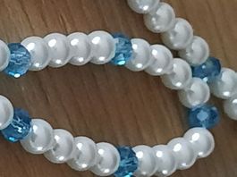 Elegante Halskette mit Perlen und blauen perlen, neuwertig