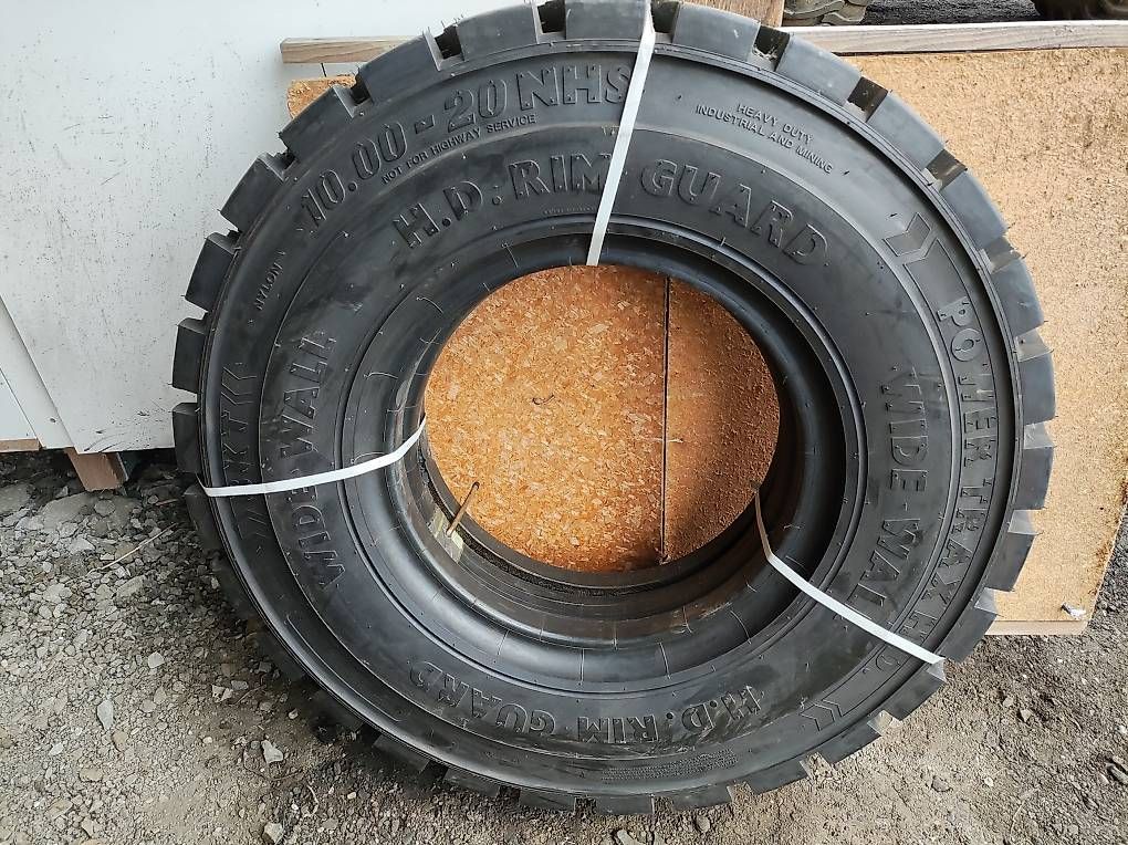 Bagger: Neuer Bagger Reifen – Gebraucht aus Beckenried von dukeit 1