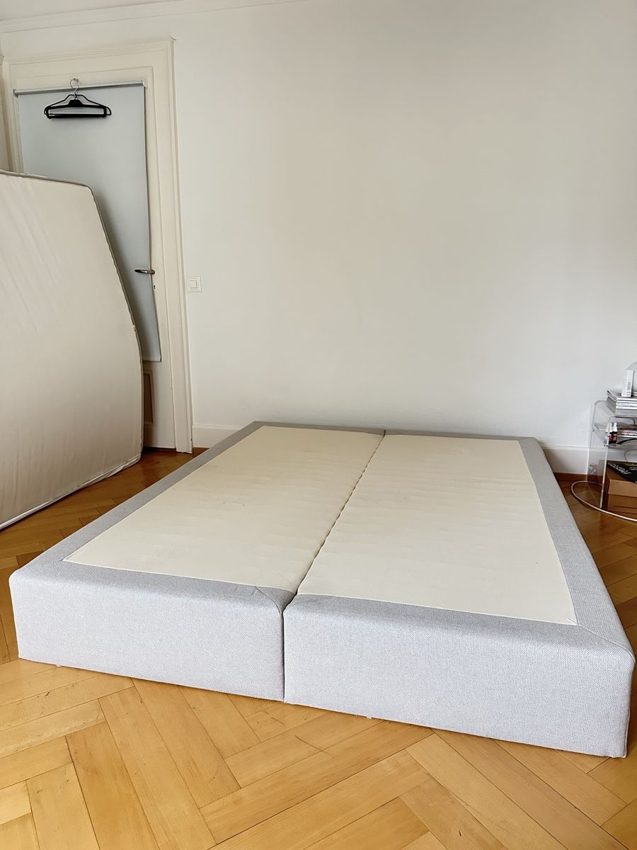 Lits: IKEA EVENSKJER Bed Frame 160 x 200 cm – D'occasion à Lausanne par isa_qpb7 2