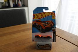 Hot Wheels HW Roadsters 2023: Roadster Bite 1/10 Long Card