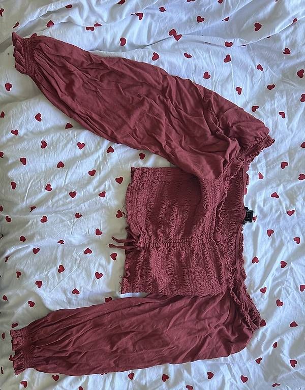 Tops: FOREVER 21 BURGUNDY CROPPED TOP – D'occasion à Zürich par cla_l2t2 2