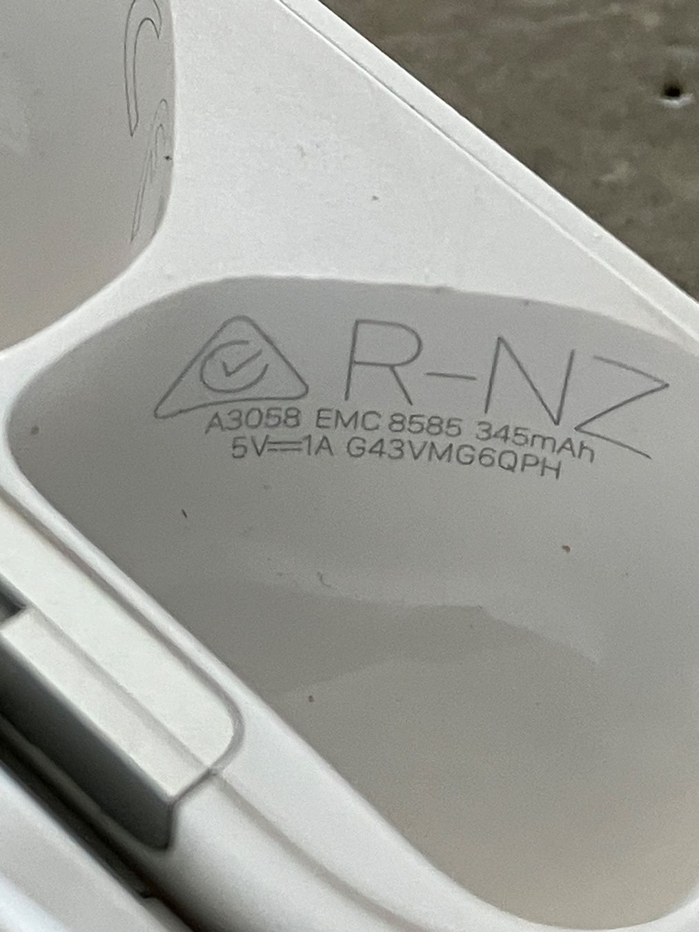 Apple Casques audio: APPLE AIRPODS 4 CASE – D'occasion à Lausanne par mr.v 4