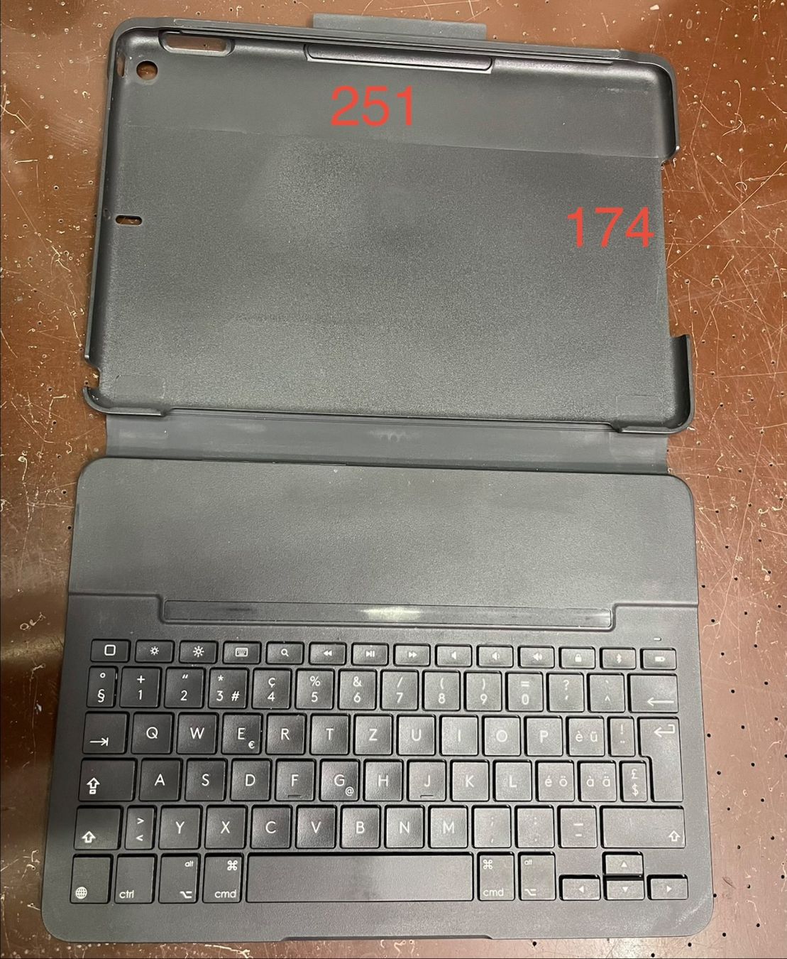 Logitech Tastiere: Ipad Schutzhülle Tastatur Slimfolio – Usato da Sumiswald venduto da Beragi 3