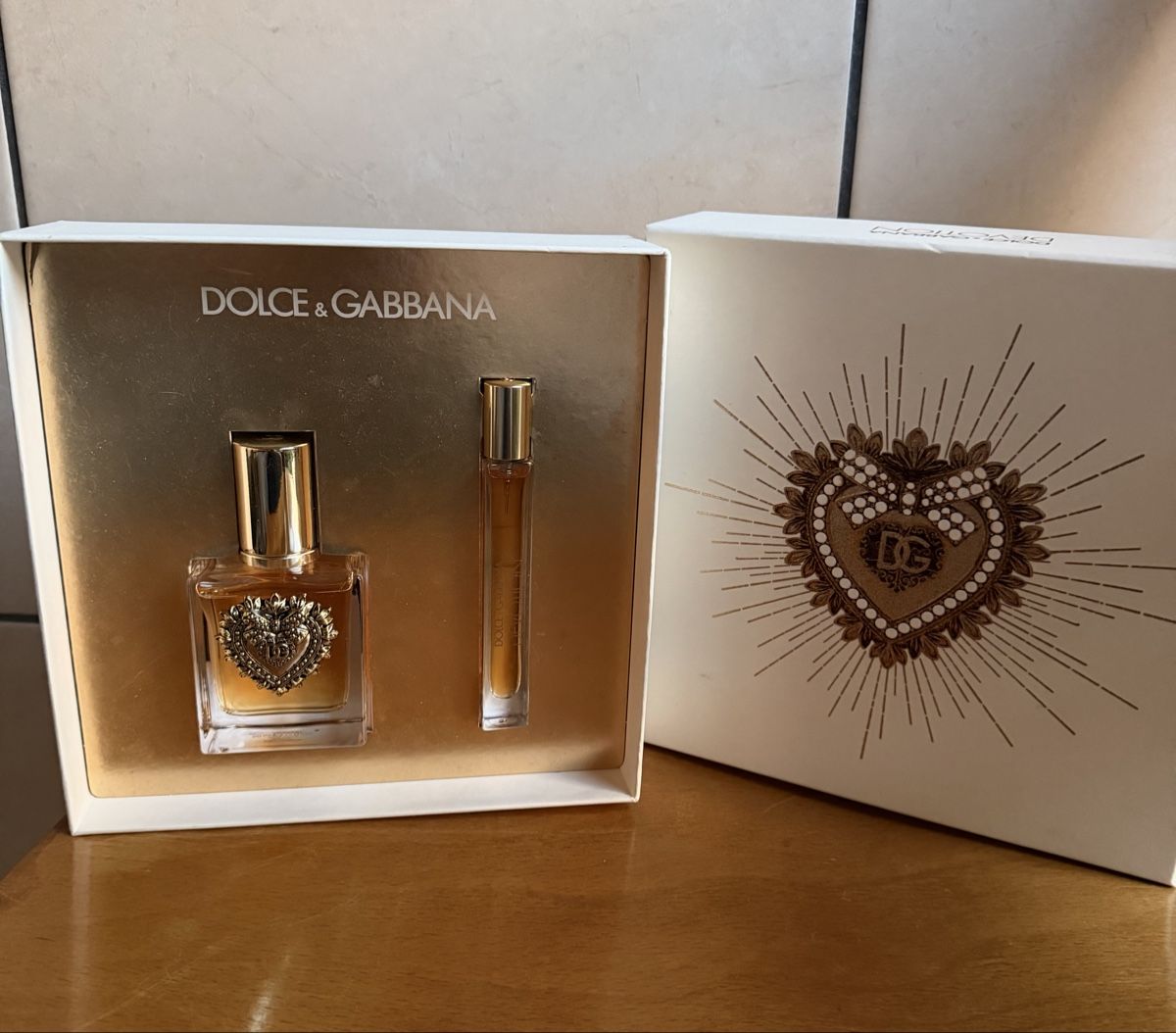 Dolce & Gabbana Profumi & Eau de Toilette: Dolce & Gabbana Devotion Eau de Parfum Set 50 ml + 10 ml – Usato da Pfäffikon ZH venduto da J.R.1989