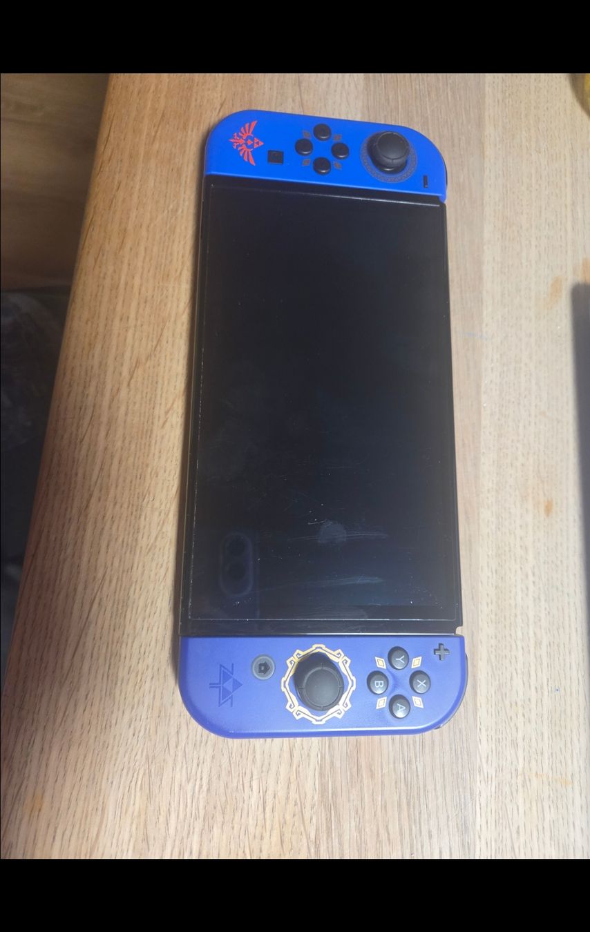 Nintendo Consoles: Switch set mit 2 Zelda Spielen – D'occasion à Luthern par Madeleine_Banz 2