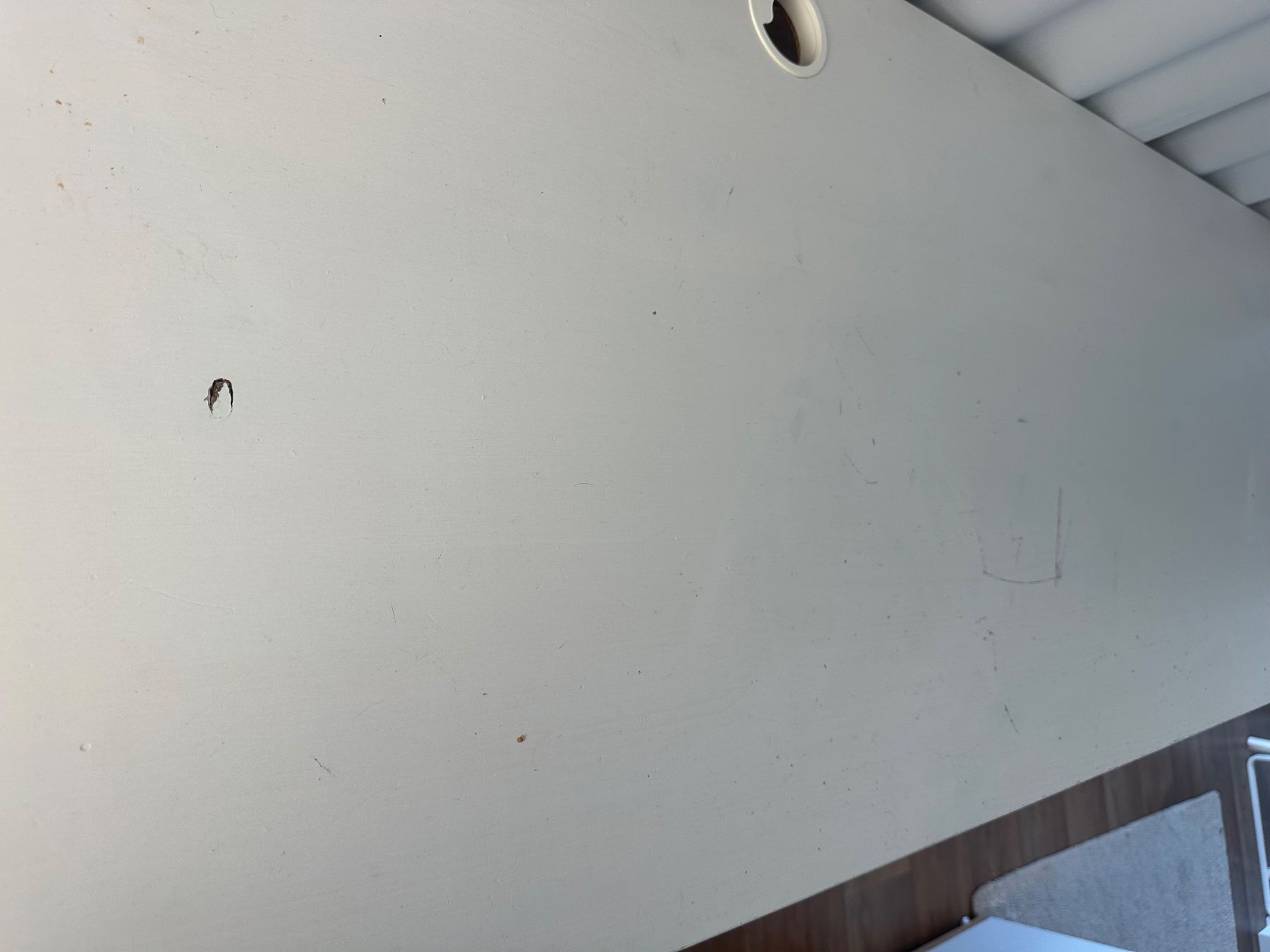 Ikea Scrivanie: Schreibtisch Ikea abgenutzt – Usato da Horw venduto da irs_vy65 4