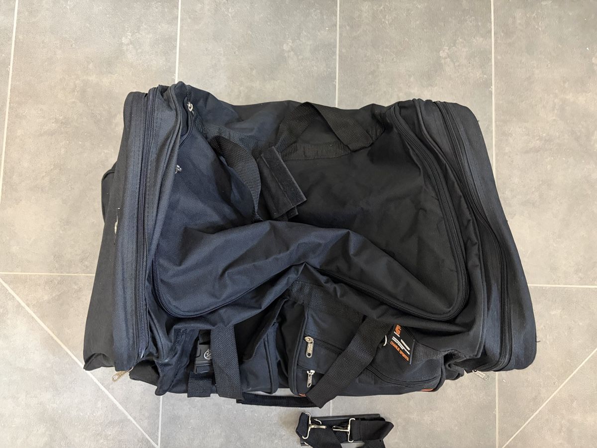 Borse: Reisetasche/Sporttasche schwarz  – Usato da Aeschi SO venduto da Bluemail 1