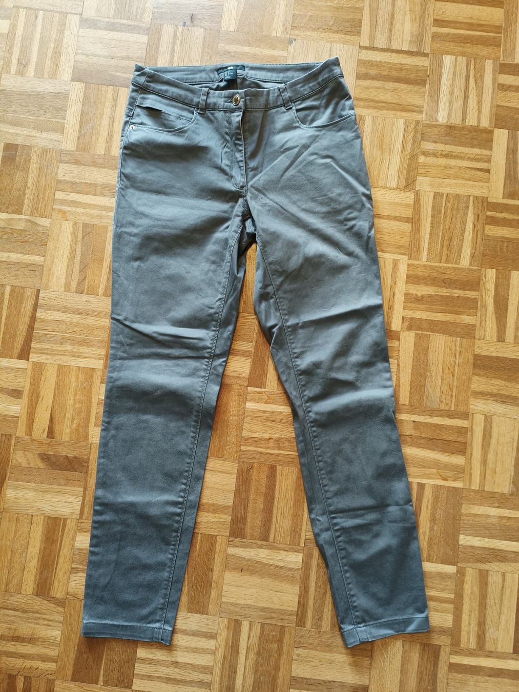 H&M Hosen: H&M Damen Hose Gr 36 grau 98% Baumwolle 2% Elastan – Gebraucht aus Oberhofen Thun'see von cri_6md2