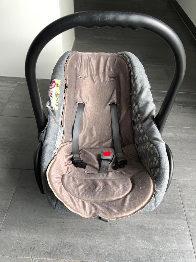 Seggiolini per auto: Babyschale Marke Karwala – Usato da Dottikon venduto da Mesut15 1