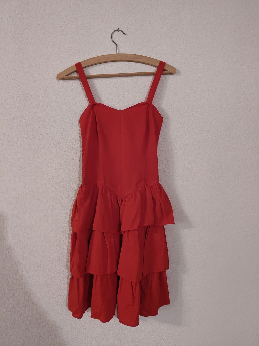 Vestiti: Rotes Rüschenkleid, Gr. S – Usato da Lenzburg venduto da veloev 1