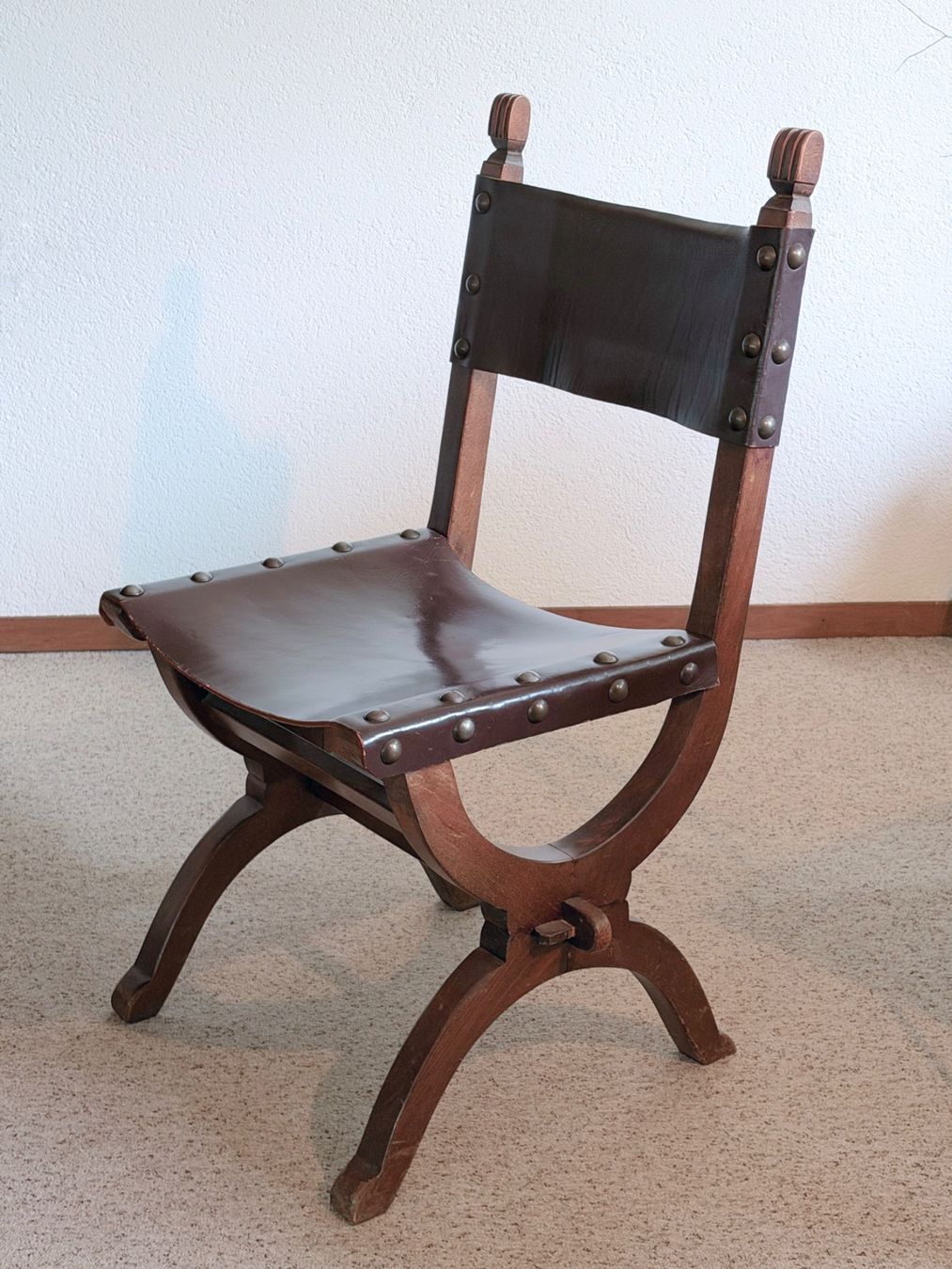 Tables: Rustikaler Tisch aus massivem Eichenholz mit 6 Lederstühlen – D'occasion à Berg SG par iBo77 3
