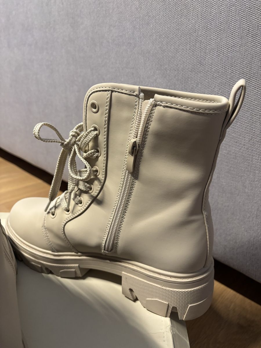 Scarpe da donna: Boots neu Gr.40 cremé – Nuovo e nell'imballaggio originale da Egnach venduto da mameh 1