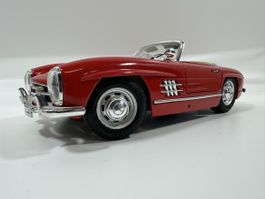 Mercedes-Benz 300 SL Cabriolet 1:18, rot, BBURAGO