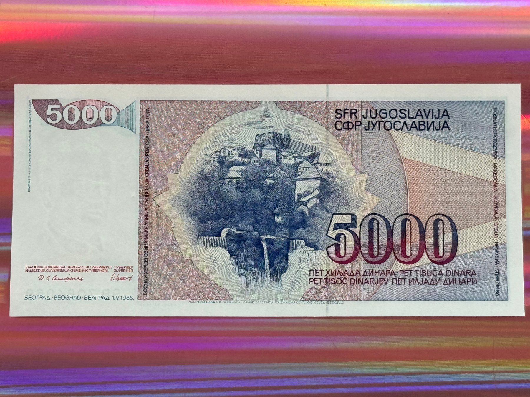 Banconote: Belgrad 1985 - Jugoslawien - 5000 Dinara UNC - TITO – Nuovo e nell'imballaggio originale da Pfäffikon SZ venduto da Sieben77 1