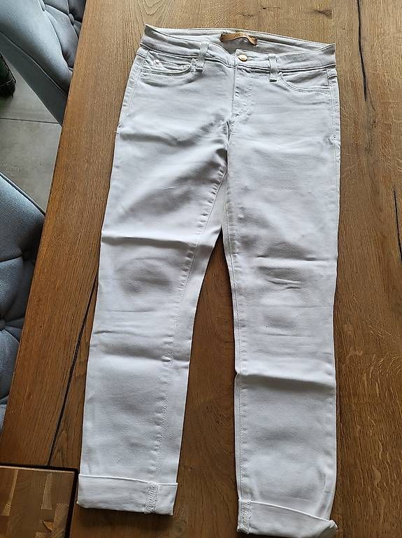 Pantaloni: Pantalon femme – Usato da Ecuvillens venduto da loloall 1