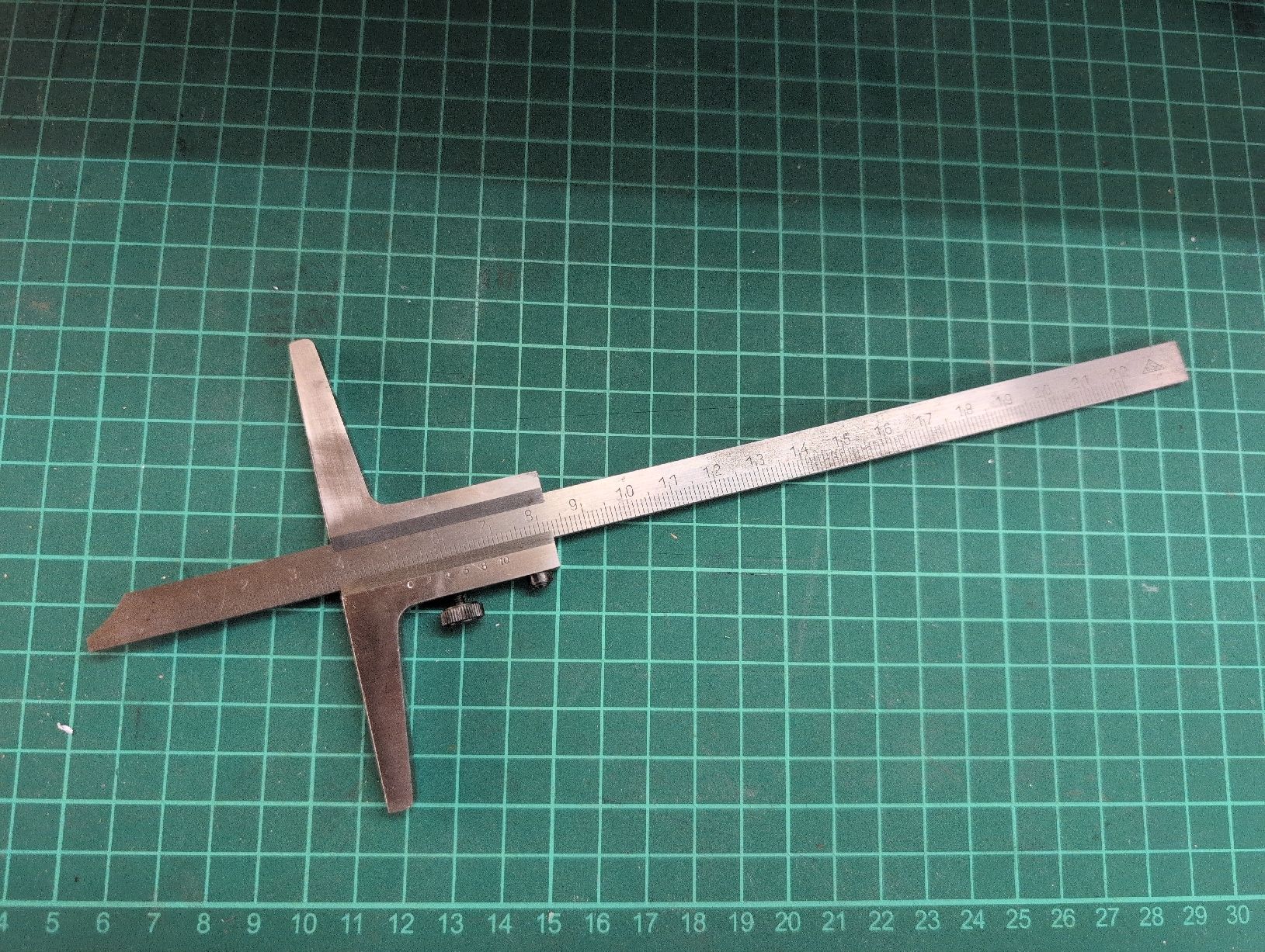 Mesurer: Tiefenmass 220mm – D'occasion à Schmitten FR par Rodo0