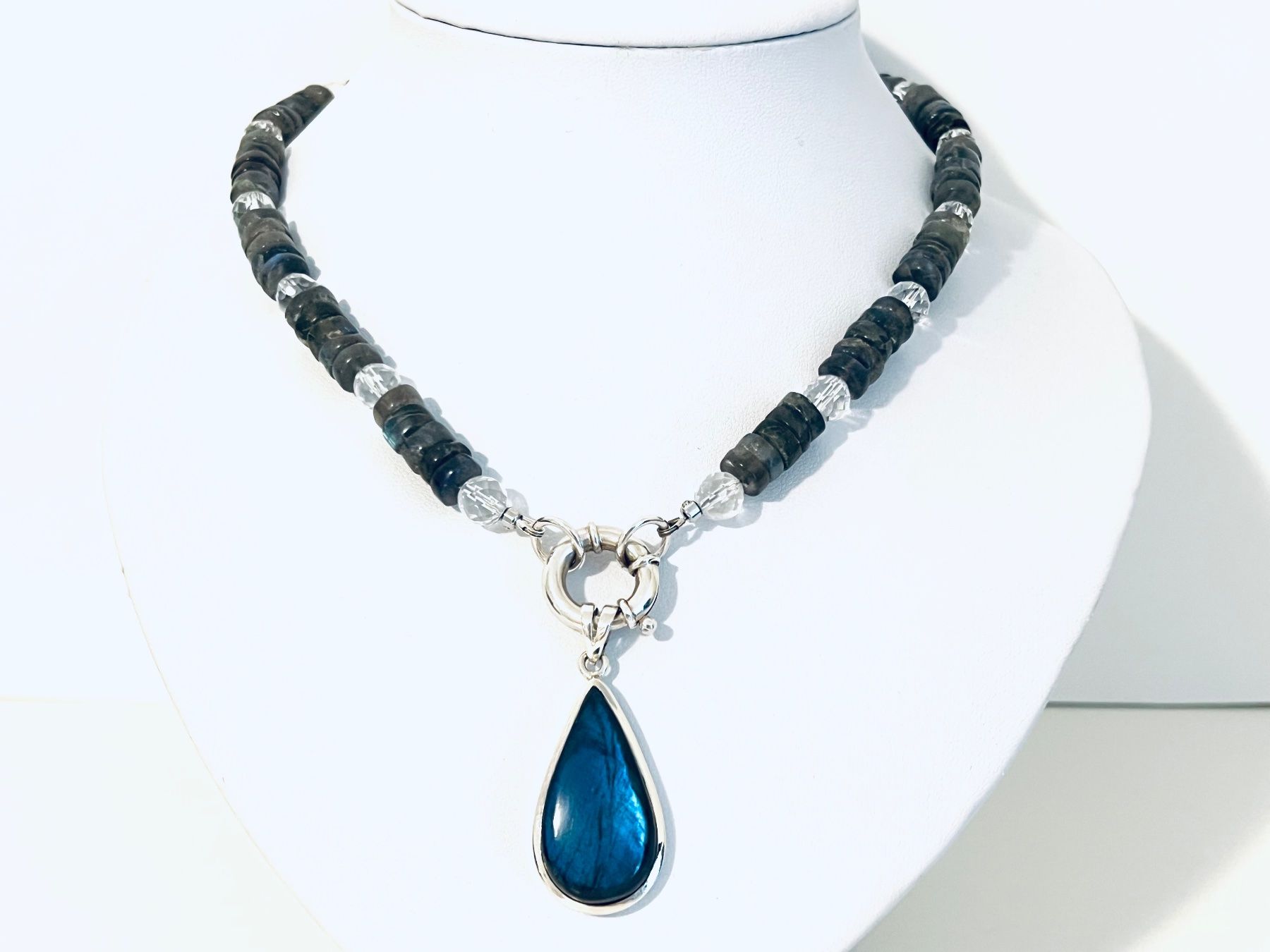 Catenine: Labradorite Necklace - Sterling Silver – Nuovo e nell'imballaggio originale da Rüschlikon venduto da ThereseJewelryDesign 1