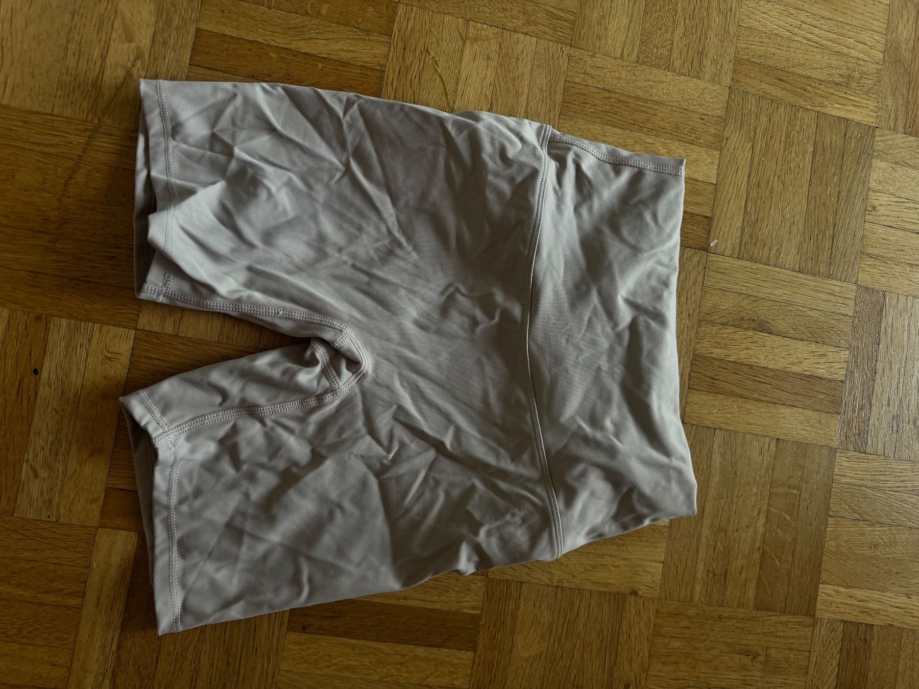 Pantaloni: Beige Nude Gym Shorts – Nuovo (secondo la descrizione) da Zürich venduto da forestF4iry 2