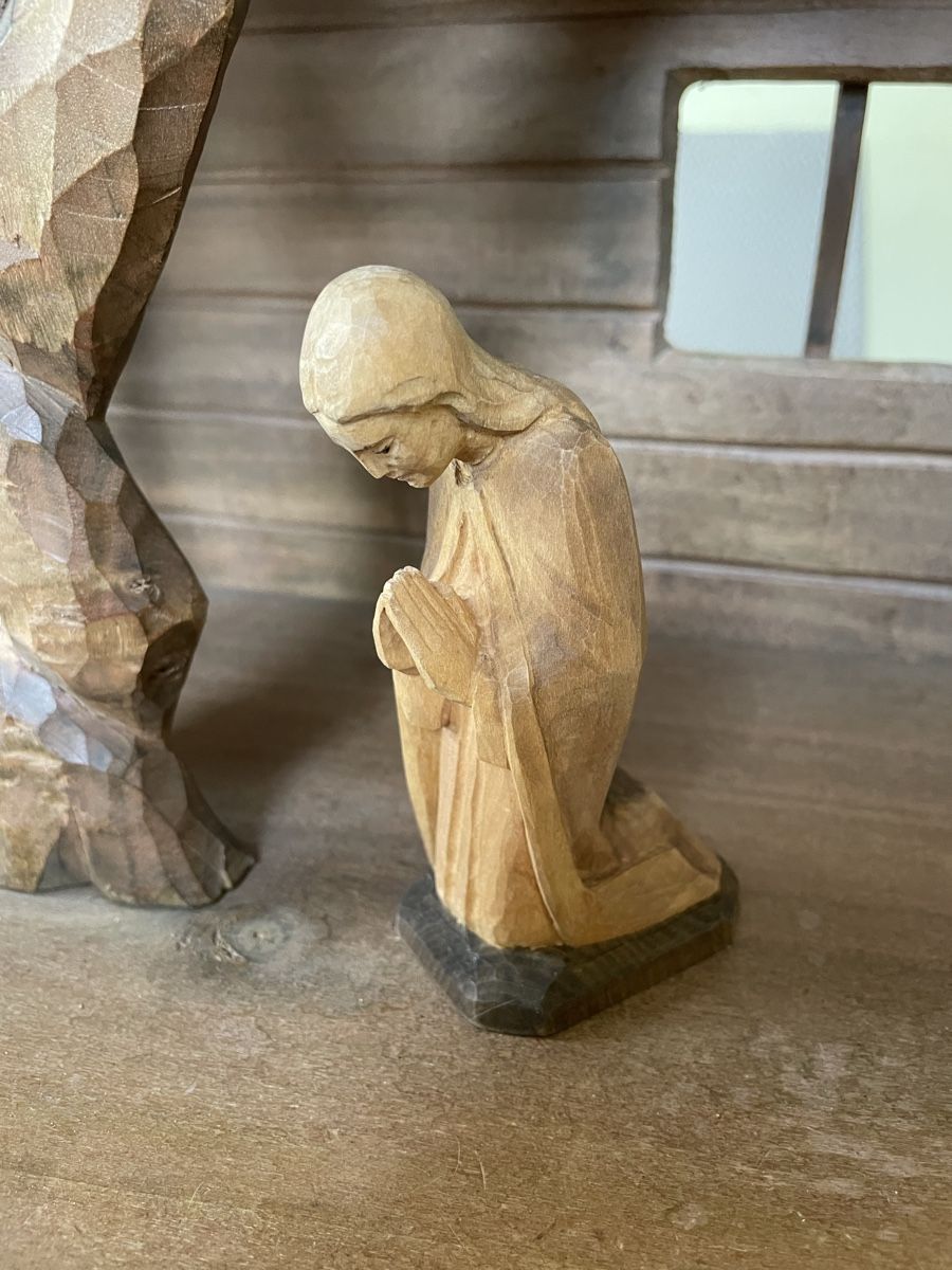 Statuette: Maria kniend E. Thomann Brienz – Usato da Flawil venduto da Naphtali
