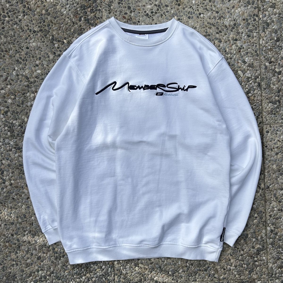 Reebok Maglioni & Felpe: Vintage Reebok embroidered White sweatshirt – Usato da brent venduto da fukusapes