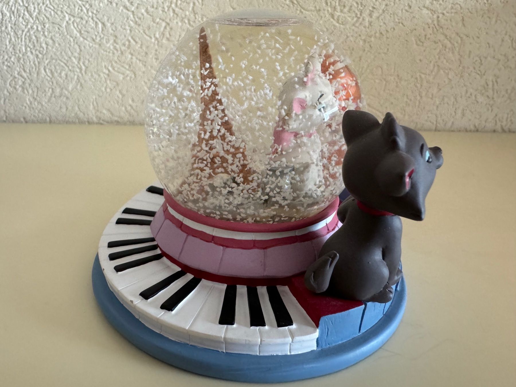 Disney Statuette: Snow globe Aristocats Disneyland Paris – Usato da St-Gingolph venduto da GoldenKeys 1