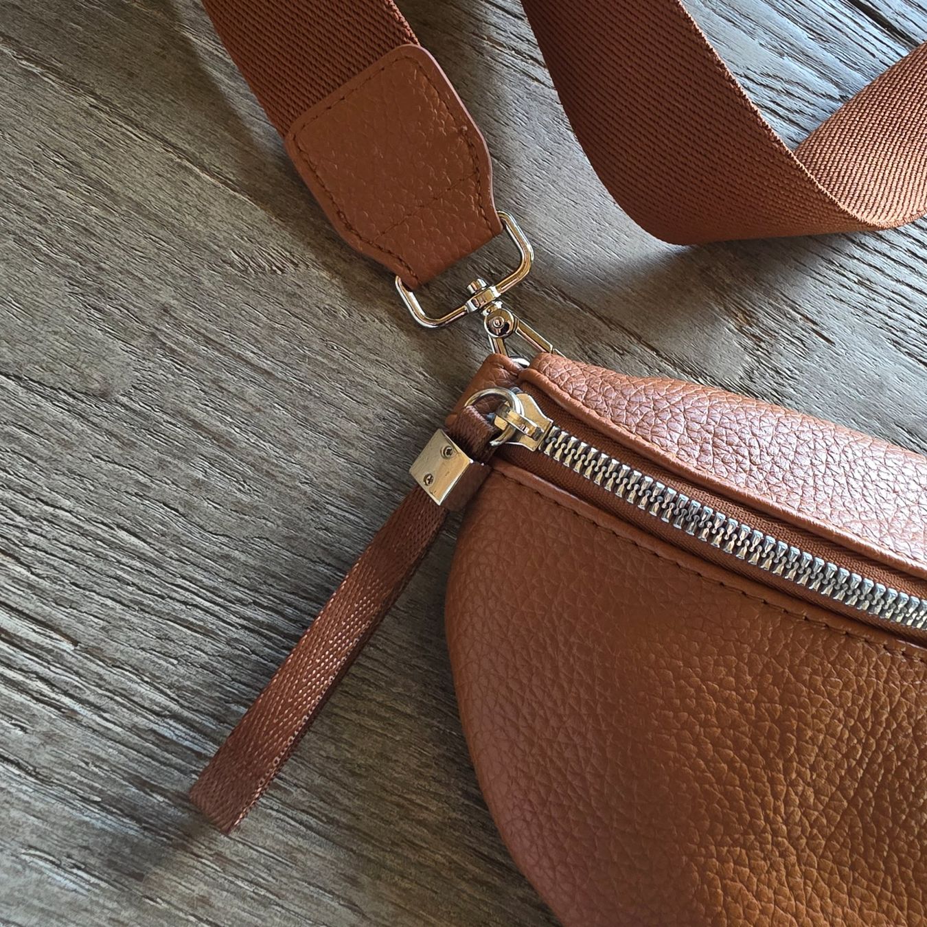 Borse da donna: 🐸 CARPISA BAUCHTASCHE ODER SLING BAG UMHÄNGETASCHE – Nuovo (secondo la descrizione) da Môtier (Vully) venduto da Frogs 1