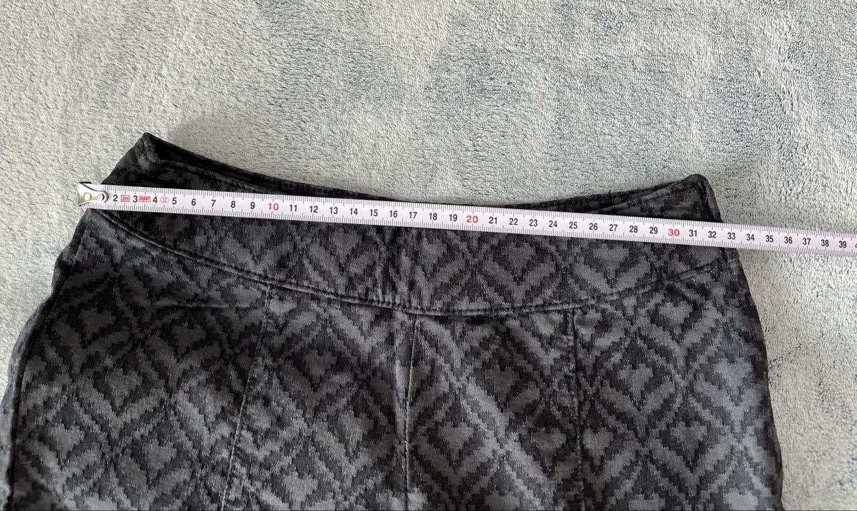 Hosen: Charles Voegele Pants, Size EU 36, Black, Geometric – Gebraucht aus Gümligen von caron__ 4