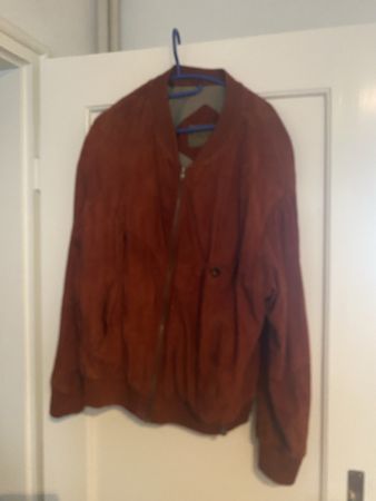 Rostrote Wildlederjacke. Grösse 56