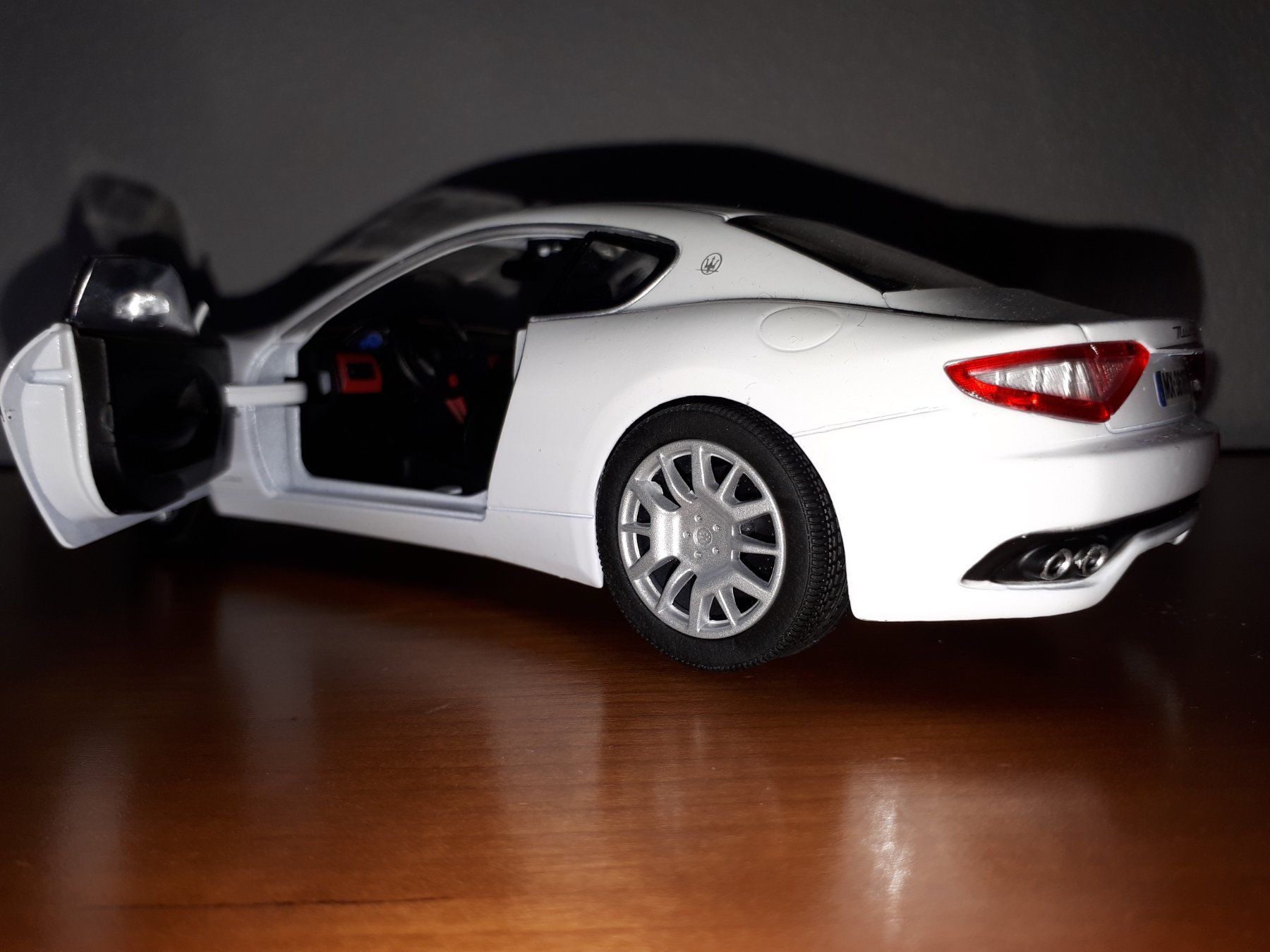 Motormax Modellini d'auto: Maserati Gran Turismo – Usato da Herisau venduto da Simonalb 3