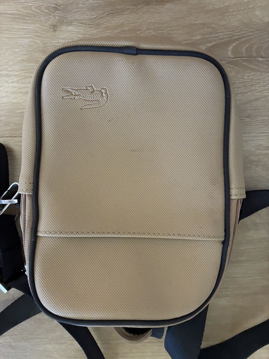 Lacoste Sonstige Kleidung & Accessoires: Sacoche Lacoste beige petit format bon état – Gebraucht aus Chénens von Picco82 2
