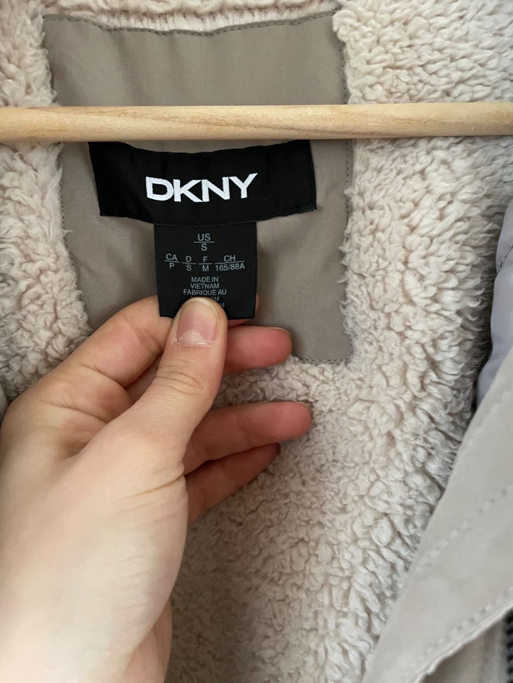 DKNY Jacken: Winterjacke DKNY – Gebraucht aus Zürich von ufe_f5q5 1