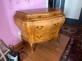 Italianische Bombe-Kommode.Barocker-Rokoko-Stil 1900 ab 1.--
