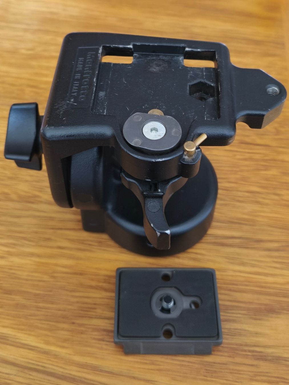Manfrotto Stative & Stativköpfe: Swarovski / Manfrotto Stativkopf mit Wechselplatte – Gebraucht aus Aesch BL von Opirol 1