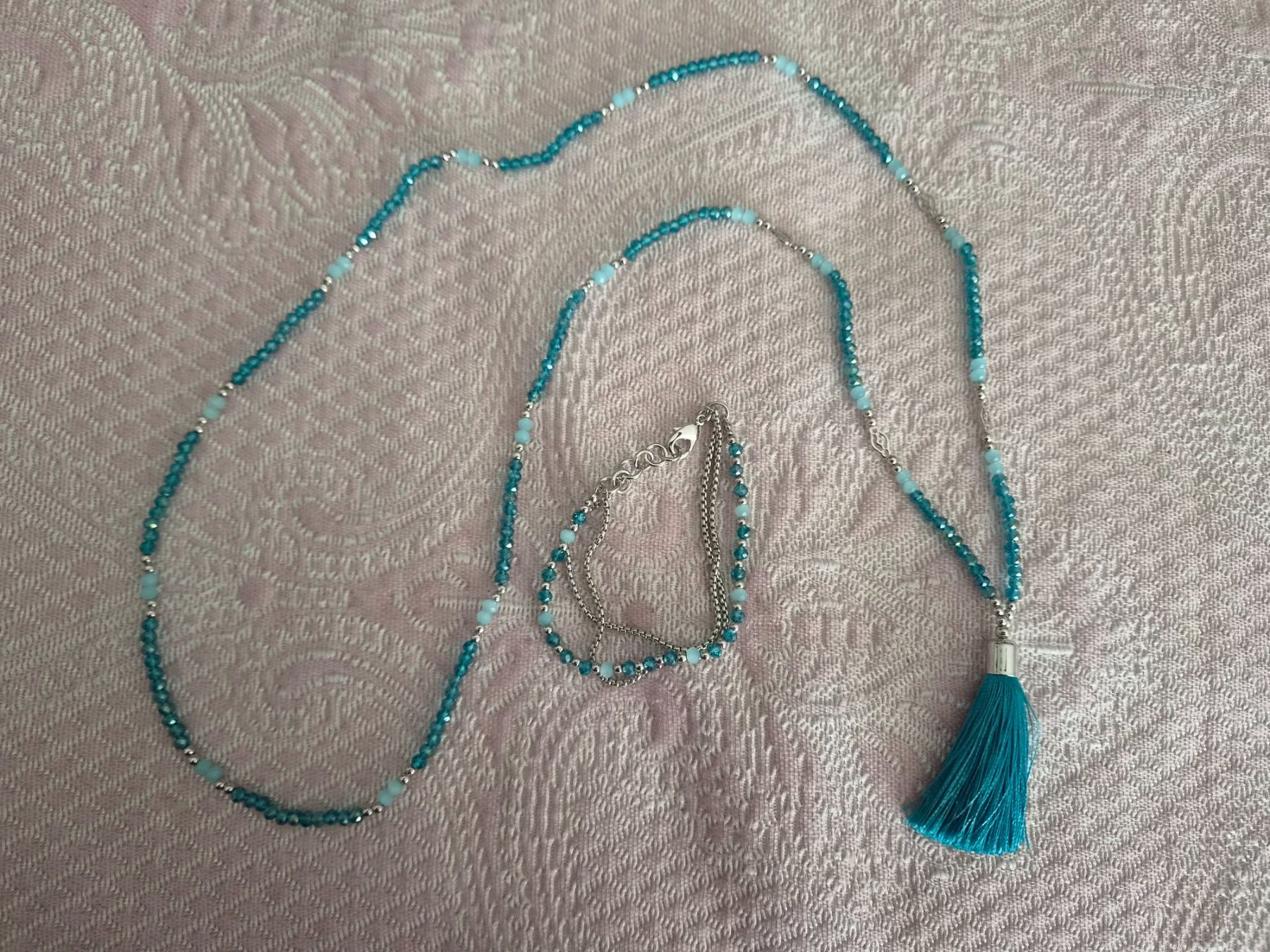 Autres bijoux: Kette mit Quaste blau silberfarben NEU – D'occasion à Zürich par Citalo