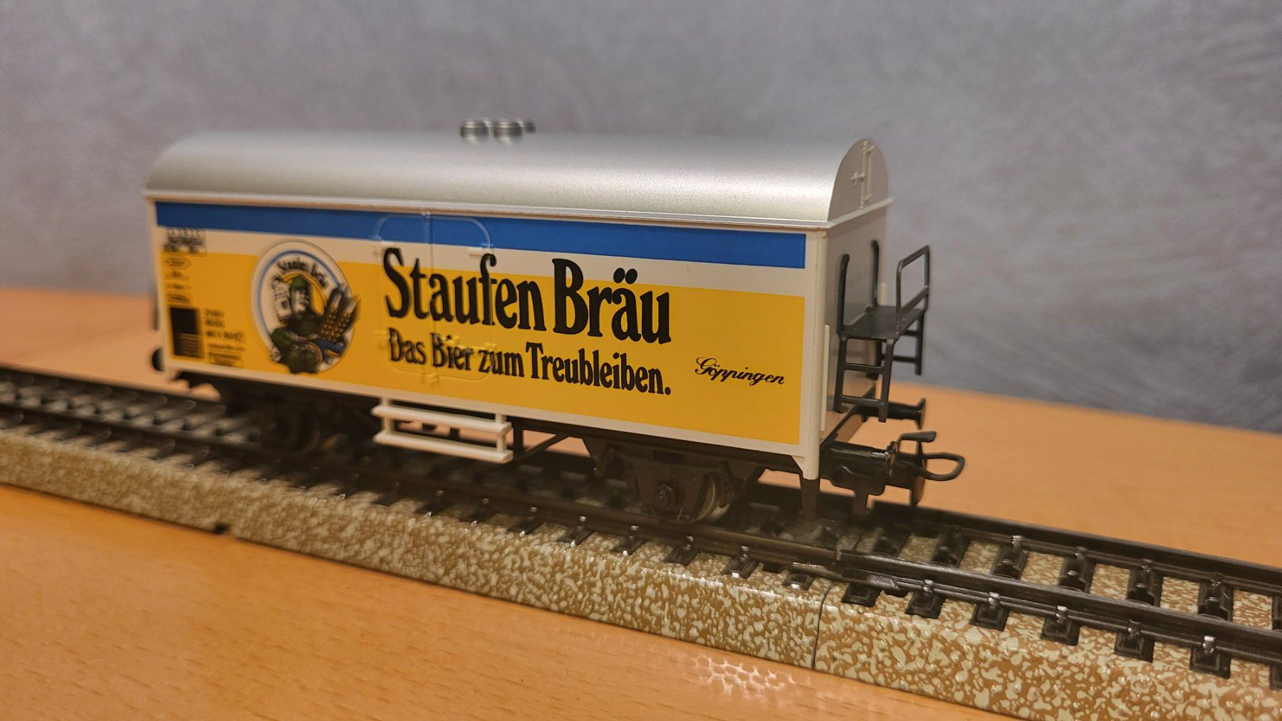 Märklin Modelleisenbahnen: Märklin, Bierwagen "Staufenbräu" 4429 – Gebraucht aus Uster von gurust 1