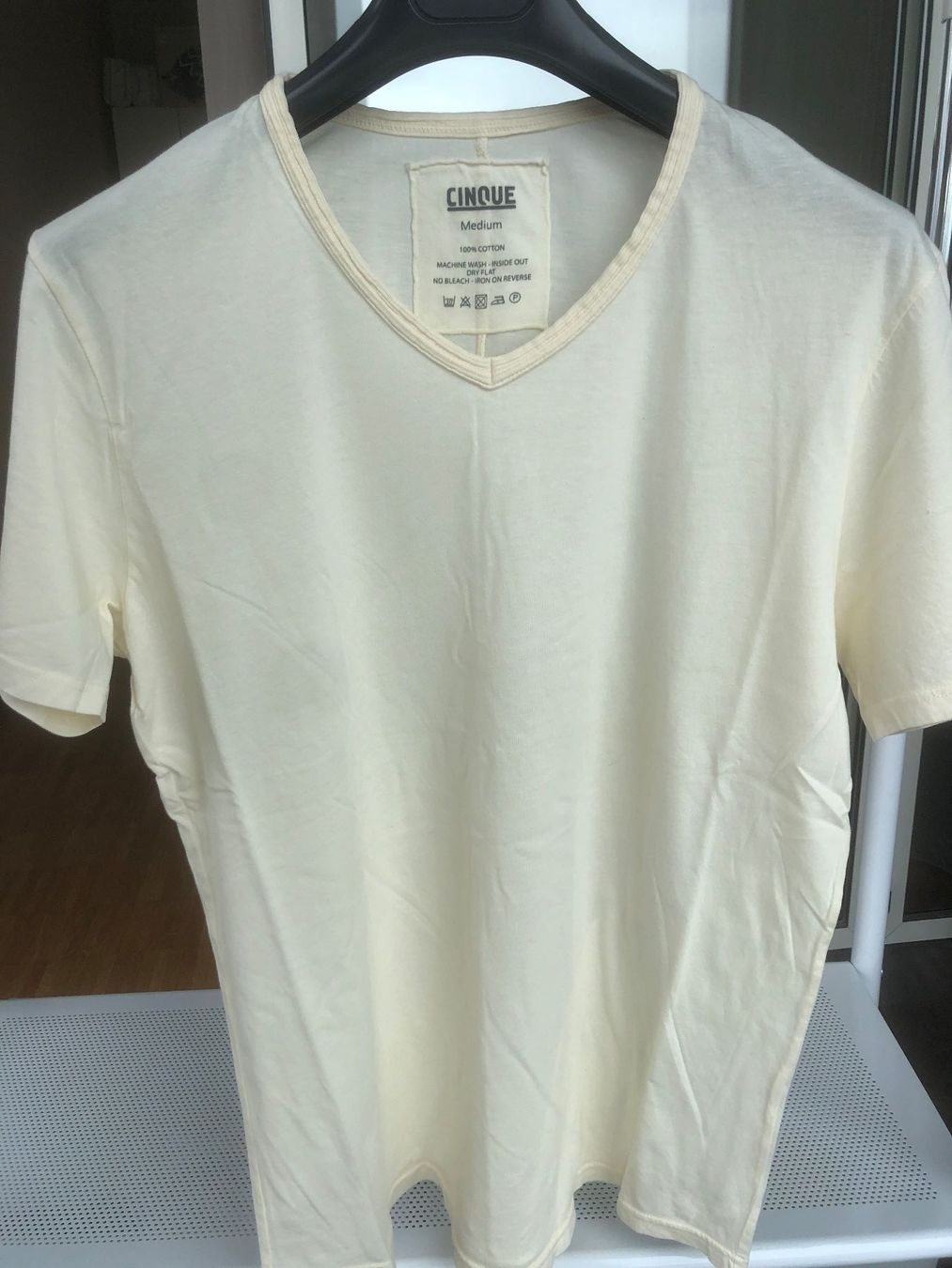T-shirt: CINQUE mit V-Ausschnitt  Gr. M  NP Sfr. 49.-- – Nuovo (secondo la descrizione) da Zürich venduto da Amaretto_zh 1