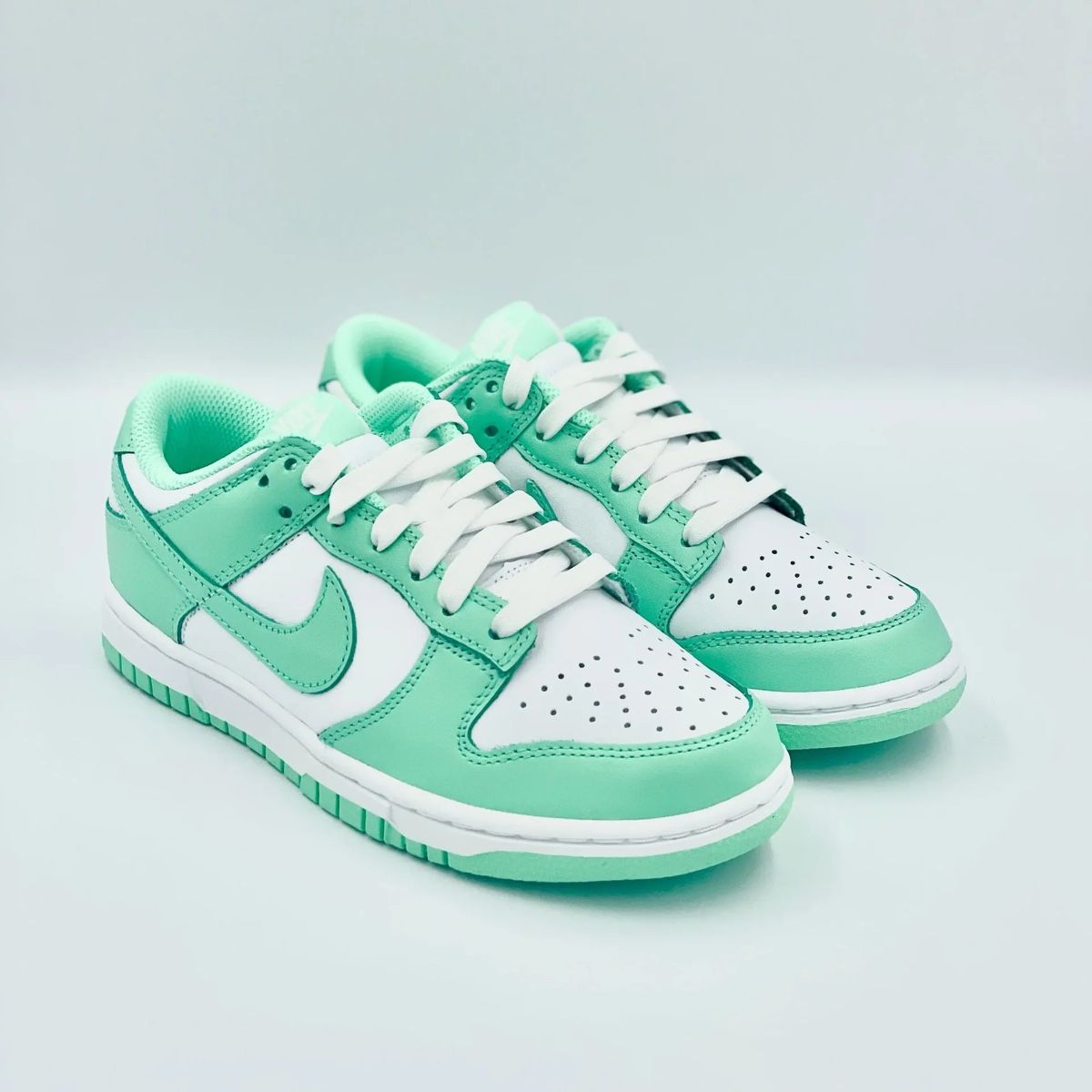 Nike Herrenschuhe: Nike dunk low Green Glow – Neu und originalverpackt aus Horriwil von eli_d6wc