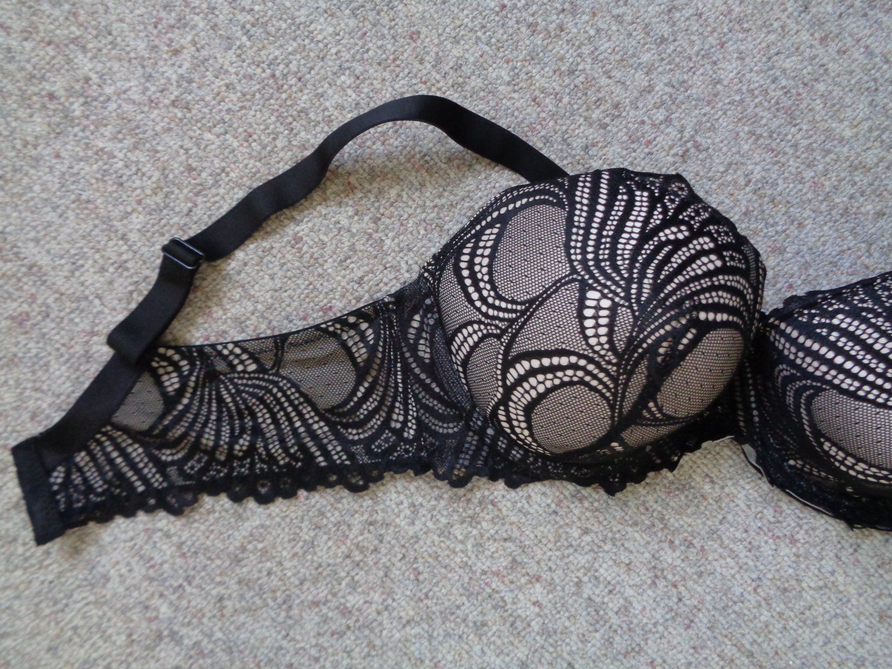 Autres dessous: Push up Bügel BH 95D schwarz – Neuf avec emballage d'origine à Langenbruck par Gumsi 4